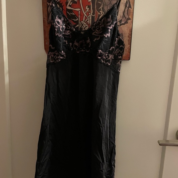 Chemise. La Vie en Rose. Size x small - Picture 3 of 3